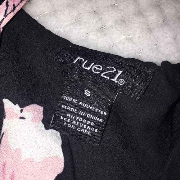 Rue 21 Floral Top - Picture 4 of 6